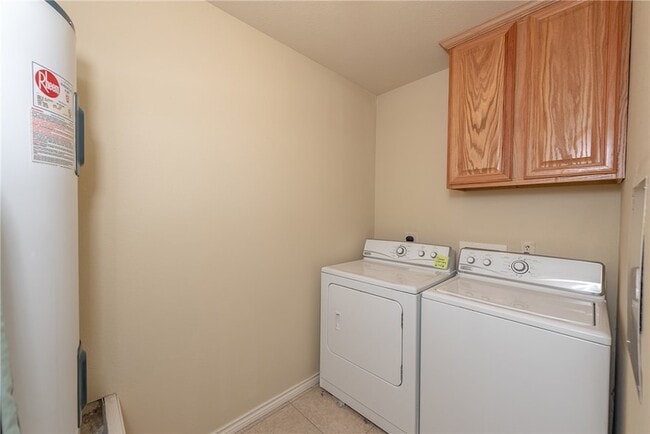 Building Photo - 3858 Oldenburg Ln