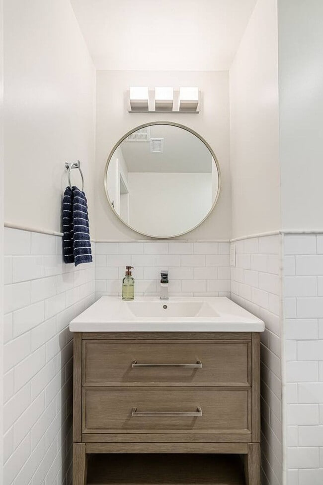 Building Photo - 1326 Broadway-SI ID1324946P