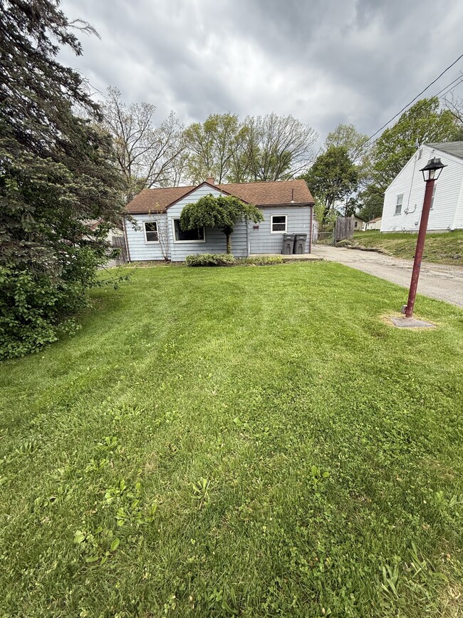Building Photo - 44 S Bon Air Ave