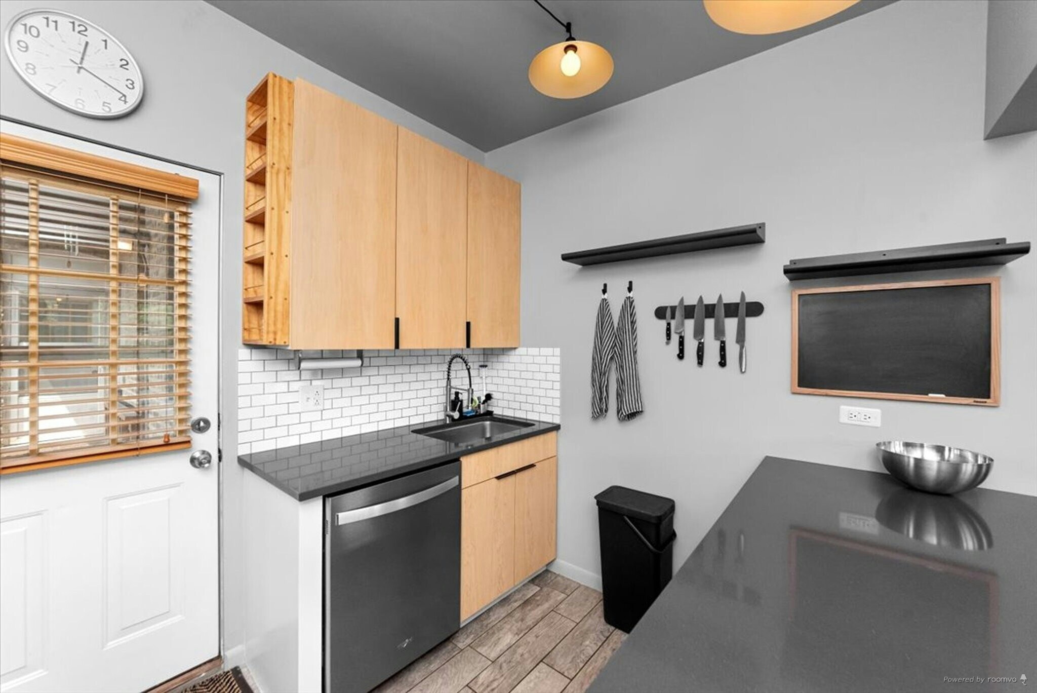 Building Photo - 4862 N Ashland Ave