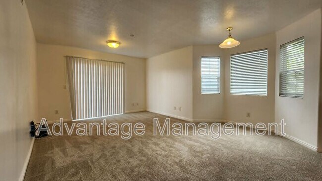 Building Photo - 105 Daybreak Ln