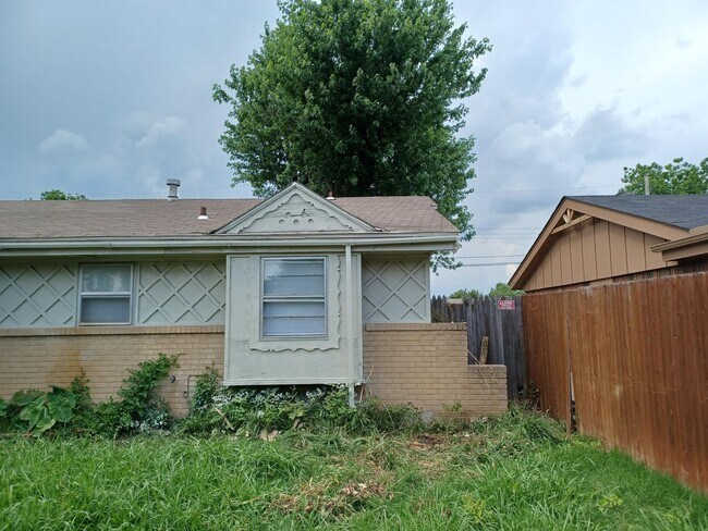 Building Photo - 2713 SW 65th St