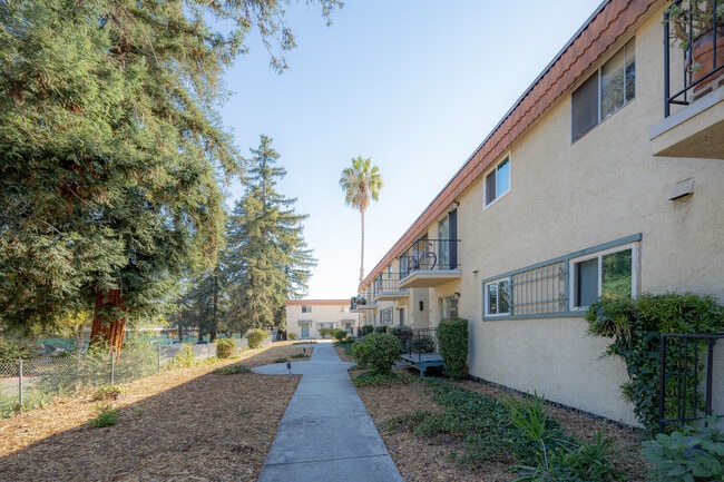Parkview EXT7 - Parkview Apartments