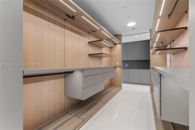 Building Photo - 300 Biscayne Blvd Way