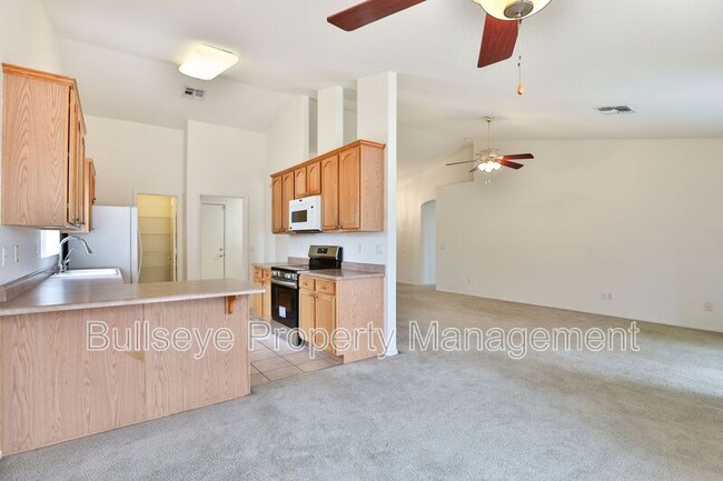 Building Photo - 515 N Aletta