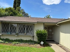 Building Photo - Cozy Cul-De-Sac Home