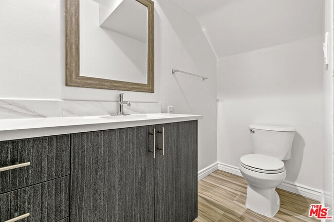 Building Photo - 330 E Dryden St