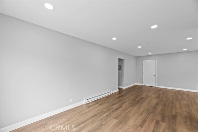 Building Photo - 2027 Vista Del Mar Ave