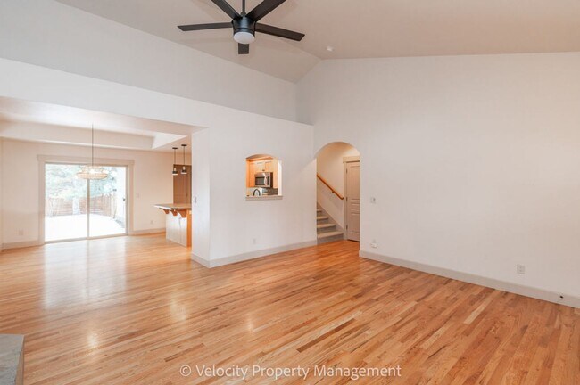 Building Photo - 2469 NW Sacagawea Ln