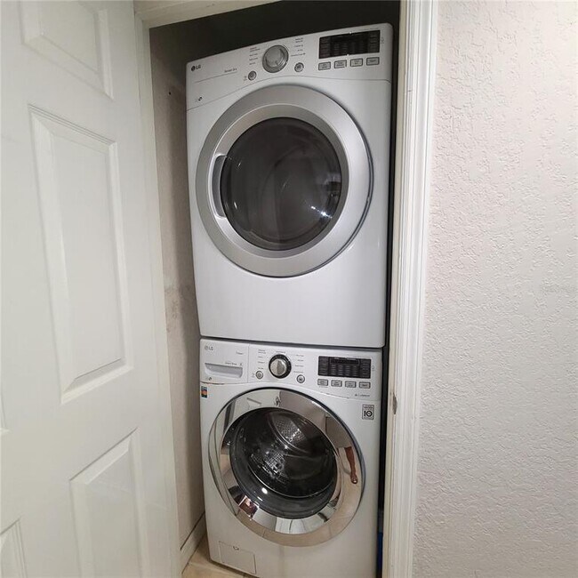 Building Photo - 924 La Costa Cir