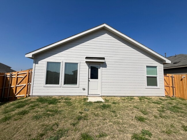 Building Photo - 900 Calley Pear Trl