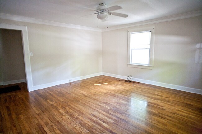 Building Photo - 104 Caldwell St