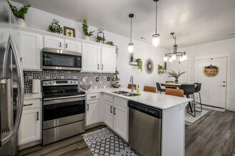 Building Photo - 1838 W Eaglewood Dr