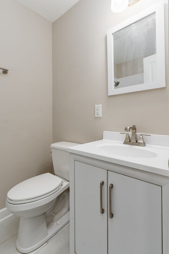 Building Photo - Renovated 3-Bed, 2-Bath Brick Home – Spaci...