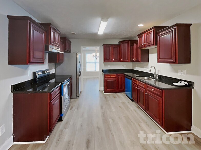 Building Photo - 15 Summerseat Way