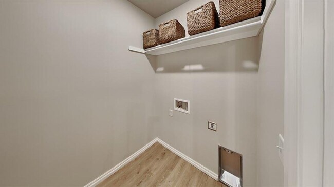 Building Photo - 6801 Labelle Dr