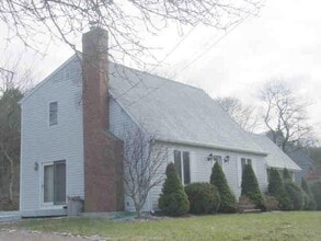 Building Photo - 630 Green Hill Beach Rd