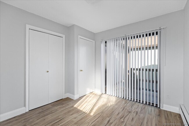 Building Photo - 215 Union Ave