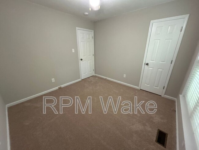 Building Photo - 4200 Willowdale Ct
