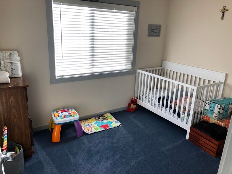 Building Photo - 1552 Beloit Ave