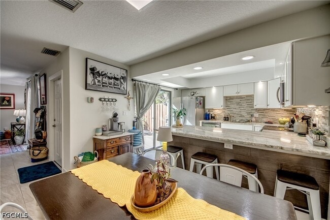 Building Photo - 5213 Cedarbend Dr