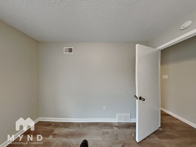 Building Photo - 7301 Hollorn Ln