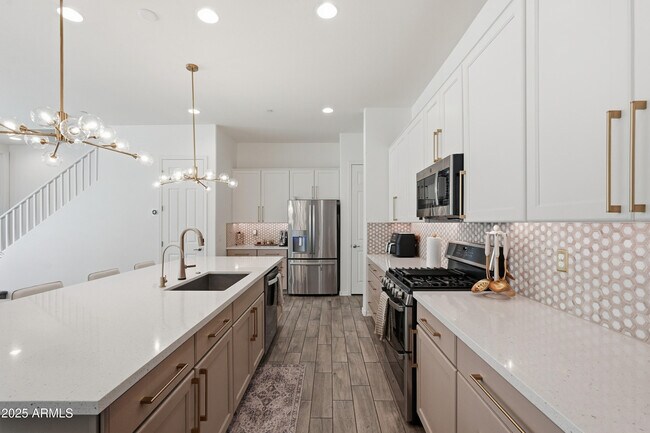 Building Photo - 1973 W Kinfield Trail