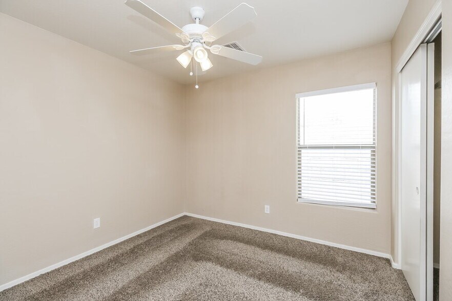 Building Photo - 33446 N Madison Way Dr