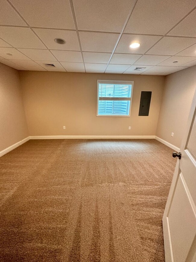 Building Photo - 2173 Versailles Dr