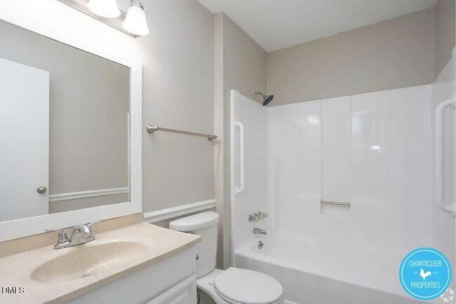 Building Photo - 2 Creekside Cir