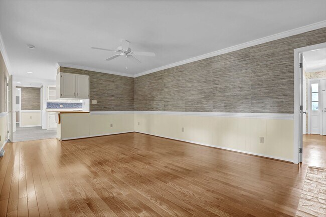 Building Photo - 700 Clyde Dr