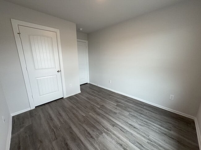 Building Photo - 505 Hines Ave