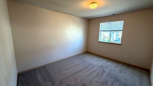 Building Photo - Beautifully Updated 3 Bedroom + Loft Home with New A/C