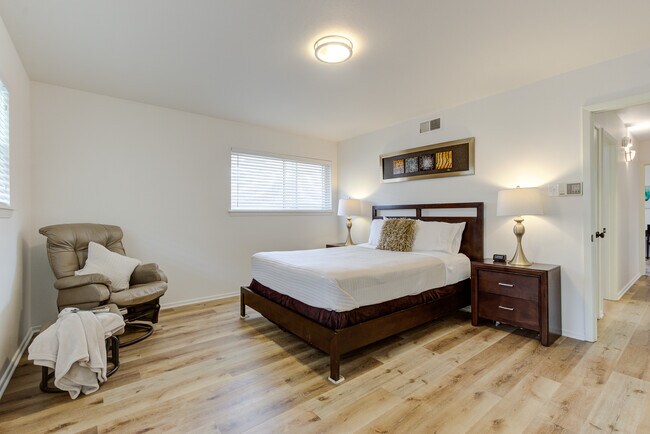 Building Photo - 502 Downshire Dr