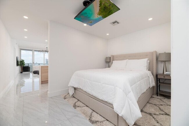 Building Photo - 16385 Biscayne Blvd