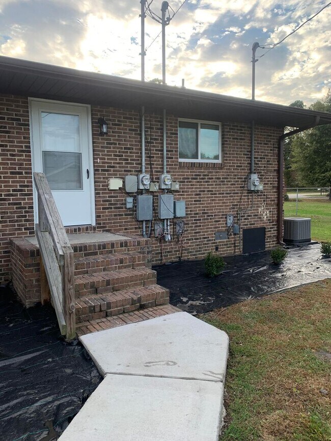Primary Photo - 618 Hiawatha Rd