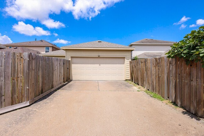 Building Photo - 8114 Malago Point Dr