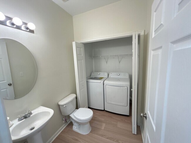 Building Photo - Two story 3 bedroom with open floorplan