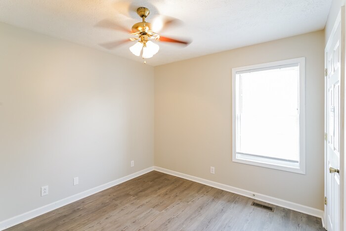 Building Photo - 121 Fieldstone Ln