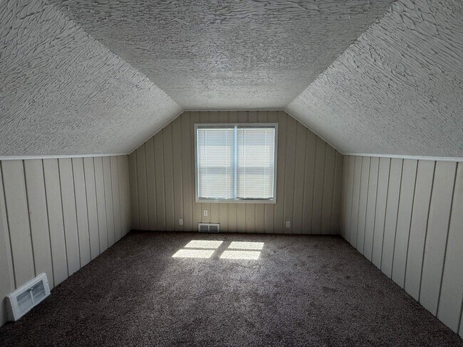 Building Photo - Renovated 3-Bedroom Home – We Welcome Sect...