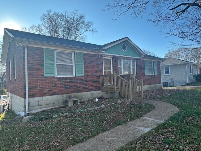 Building Photo - FOR LEASE- SINGLE FAMILY HOME IN HERMITAGE!