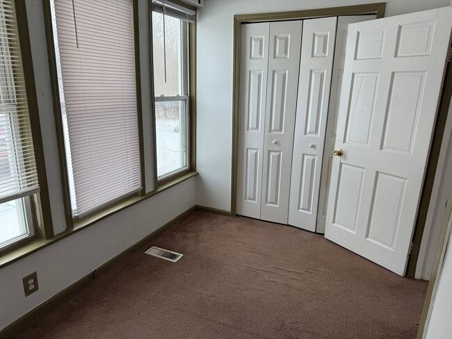 Building Photo - Hewitt,S.85