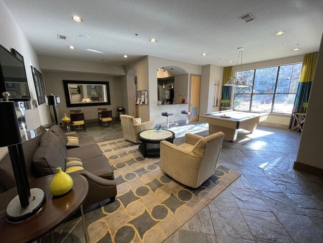 Building Photo - AVAILABLE NOW! 2-Bed/2-Bath with Garage near Vanderbilt and Belmont