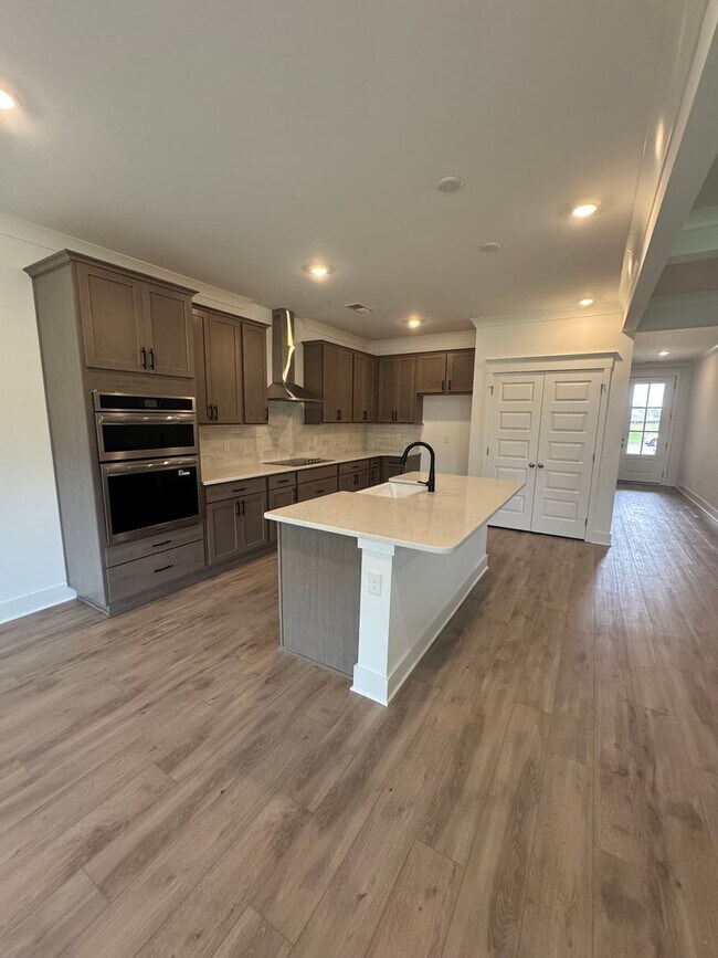 Building Photo - 8605 Overhill Ct