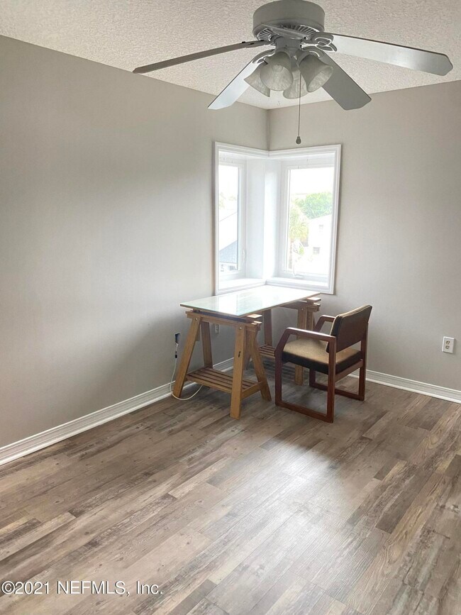 Building Photo - 201 10th St N