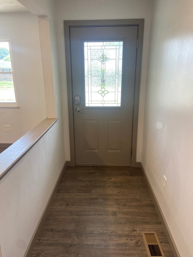 Foyer/entry leads to coat closet and overlooks living room - 174 Brisbane Ave