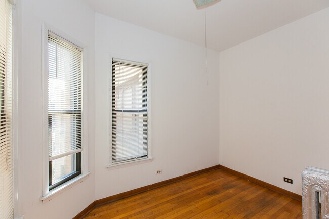 Building Photo - 520 W Diversey Pkwy