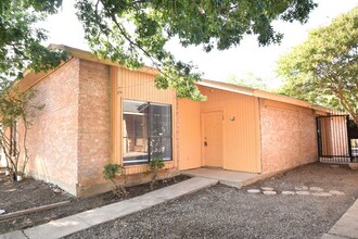 Building Photo - 115-117 W Timberview Lane