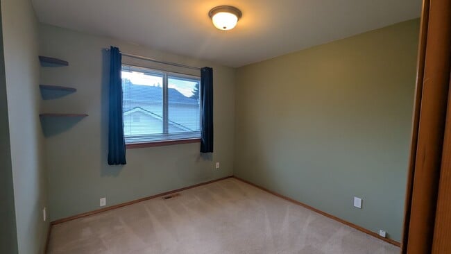 Building Photo - 17180 Sawyer St SE