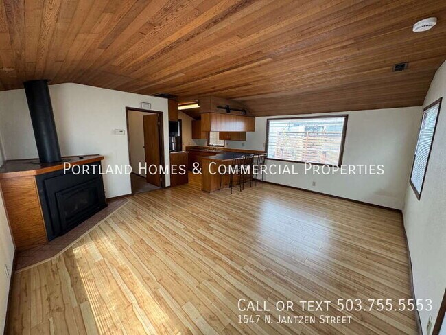Building Photo - 1547 N Jantzen St